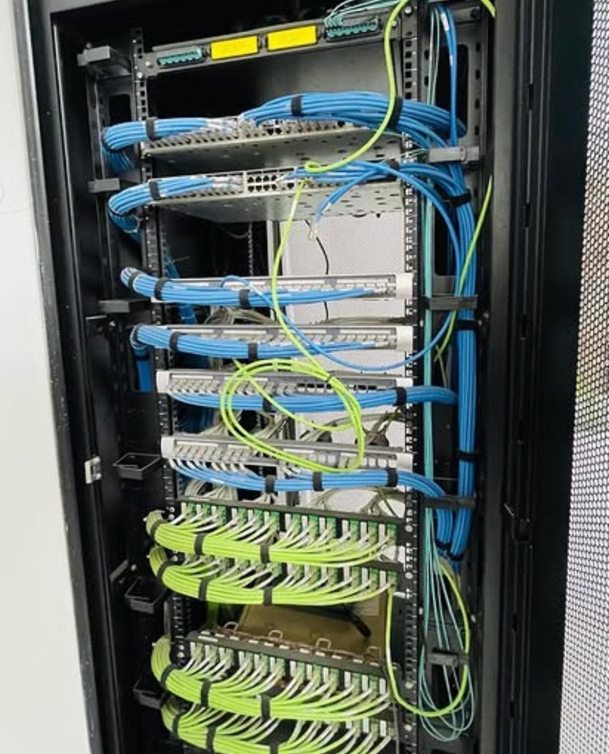 Structured cabling, dressed and labelled